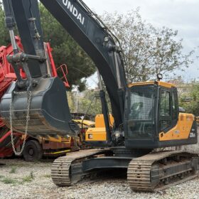 2023 MODEL HYUNDAI R220