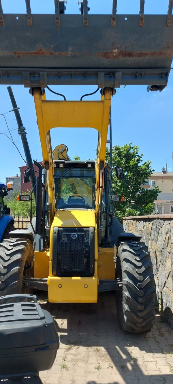 New Holland B115 (4CX) Backhoe Loader